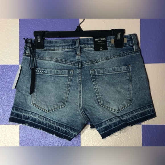 NWT Blank NYC The Essex Classic Cut Off Shorts in Distressed Blue - Size 27 - Picture 2 of 6
